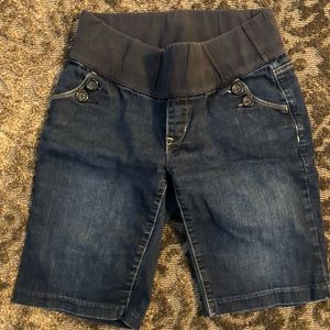 Gap maternity shorts